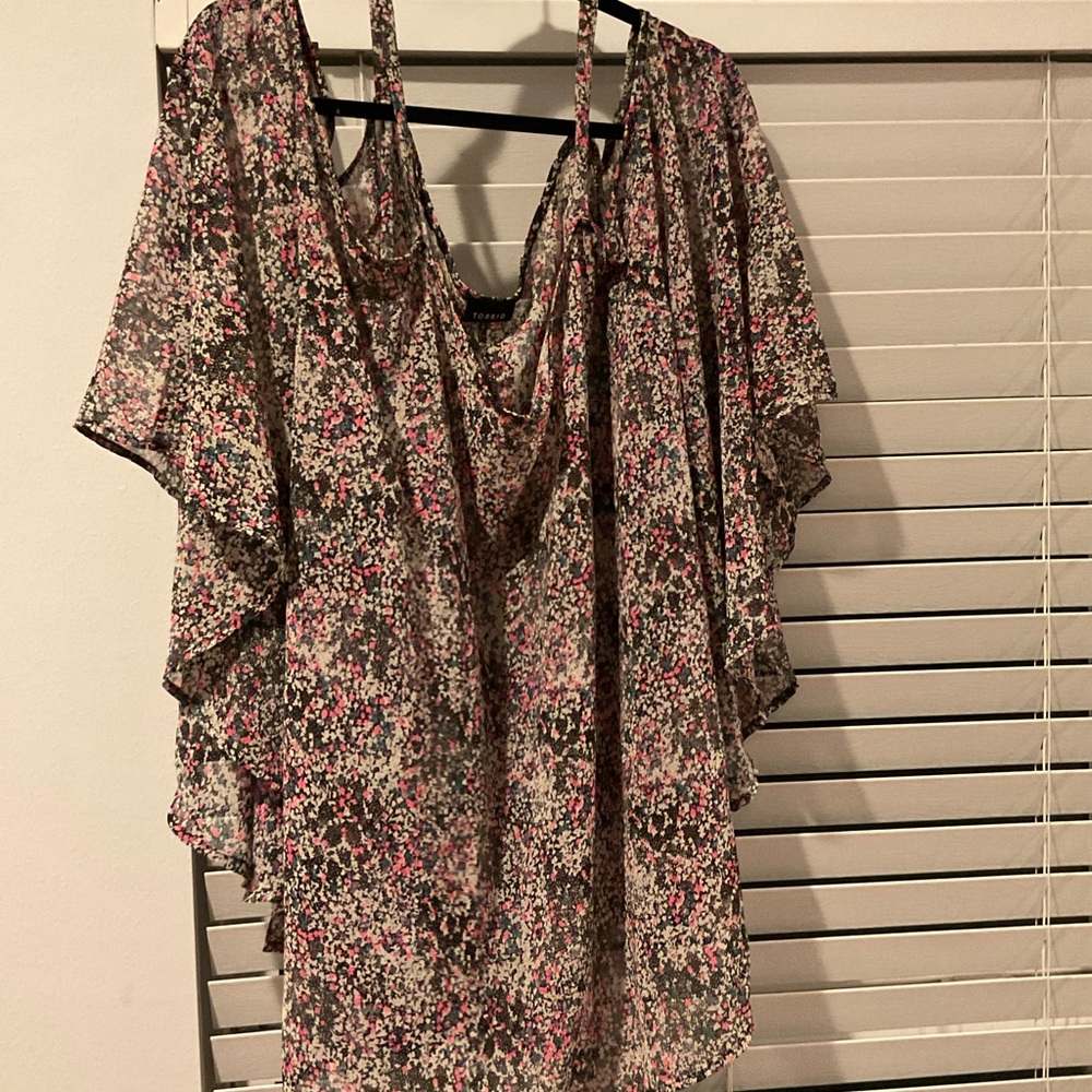 Floral Flutter Sleeve Women’s Top - Pink/Black